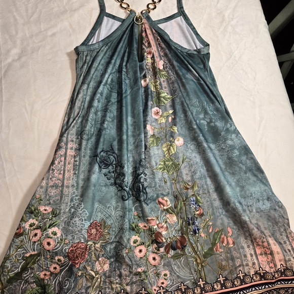 Floral Patterned Dress - Picture 2 of 6